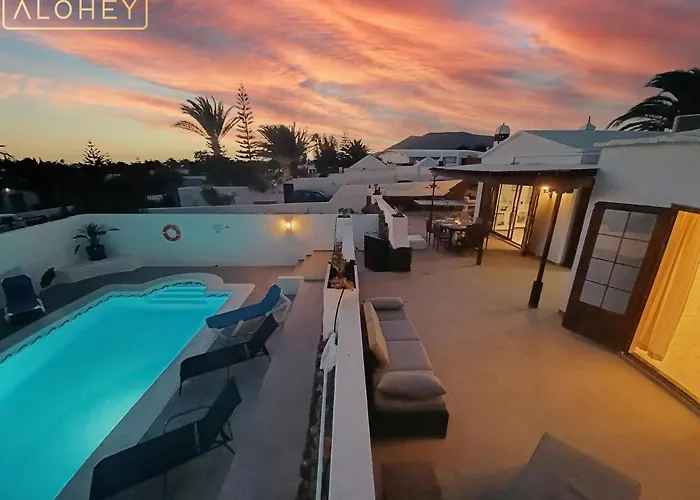 Villa Magica 7 Minutes Walk To Center With Pool And A/C