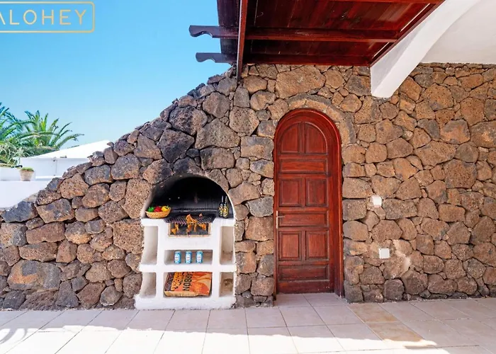 Villa Magica 7 Minutes Walk To Center With Pool And A/C
