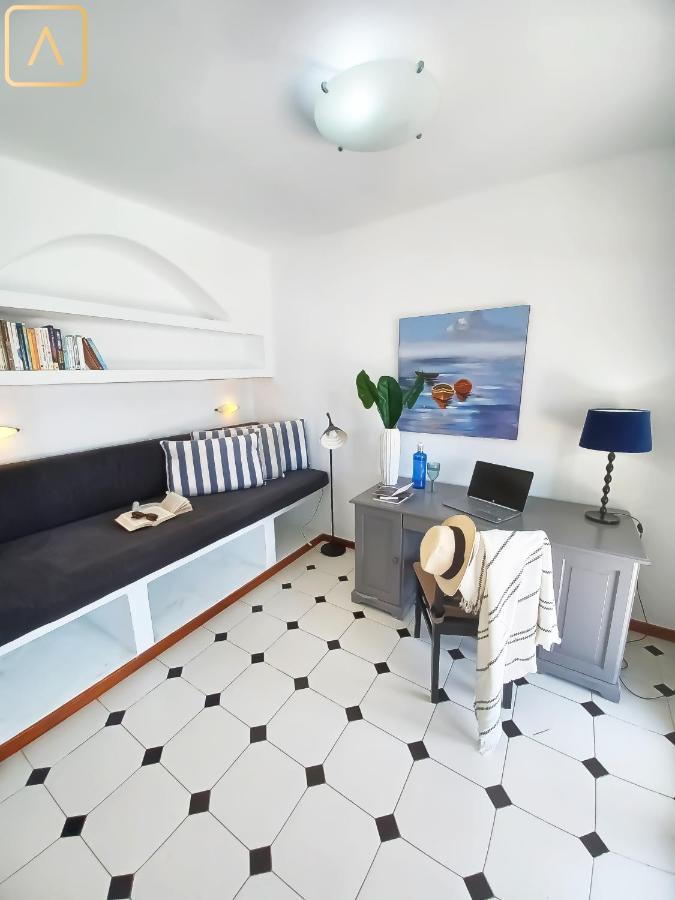 Magica 7 Minutes Walk To Center With Pool And A/c Villa *