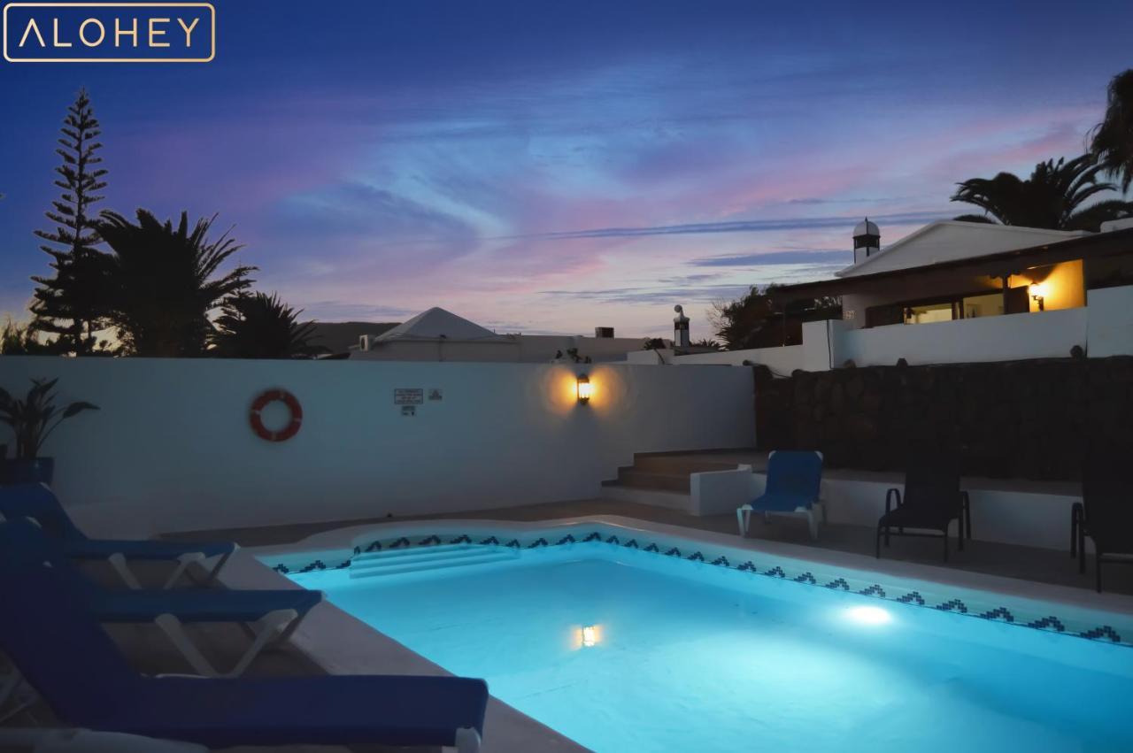 Magica 7 Minutes Walk To Center With Pool And A/c Villa